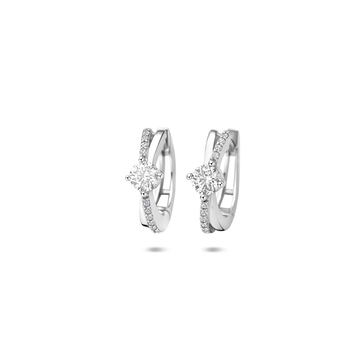Zilveren klapoorringen van gerhodineerd 925 zilver met zirkonia, voorzien van een glanzende afwerking en een moderne vorm.