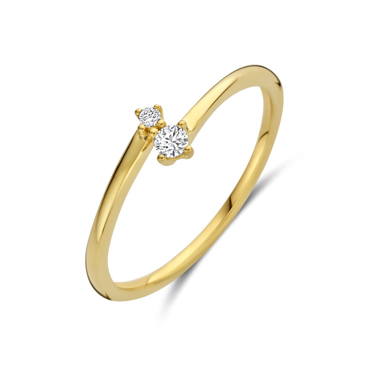 Gouden dames ring van 14k geelgoud met twee sprankelende diamanten.
