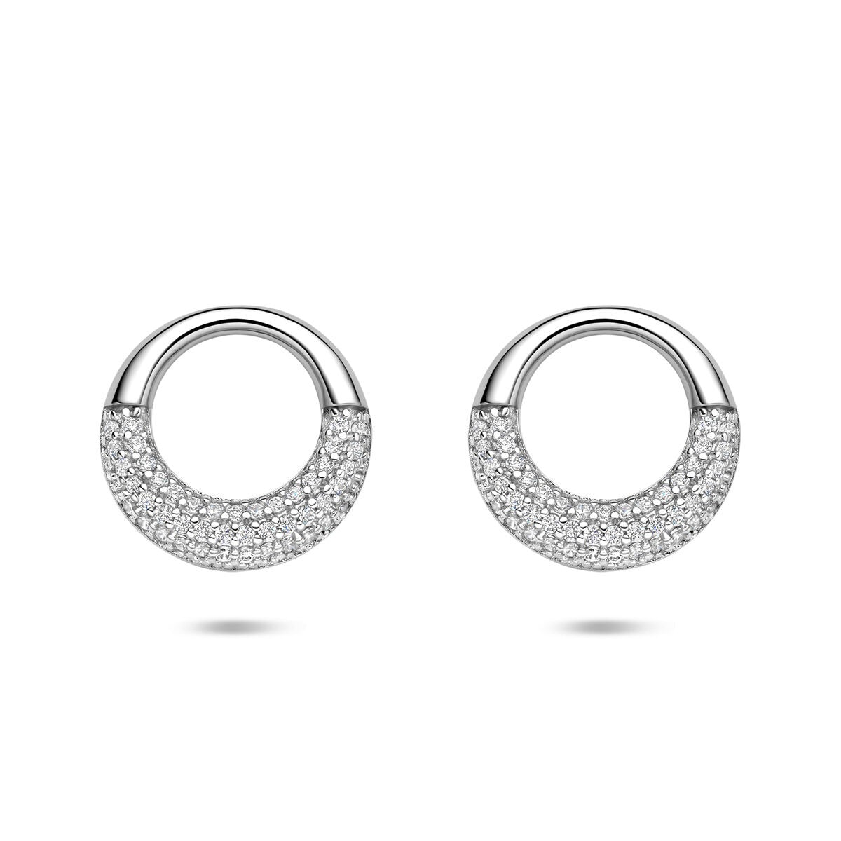 Zilveren oorknopjes in halve maanvorm met zirkonia pave zetting, gerhodineerd 925 zilver.