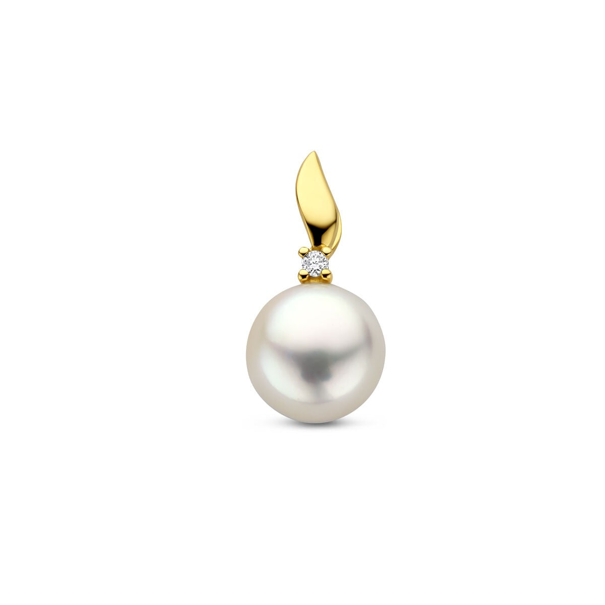 Gouden hanger van 14k geelgoud met een grote parel en een kleine diamant erboven.