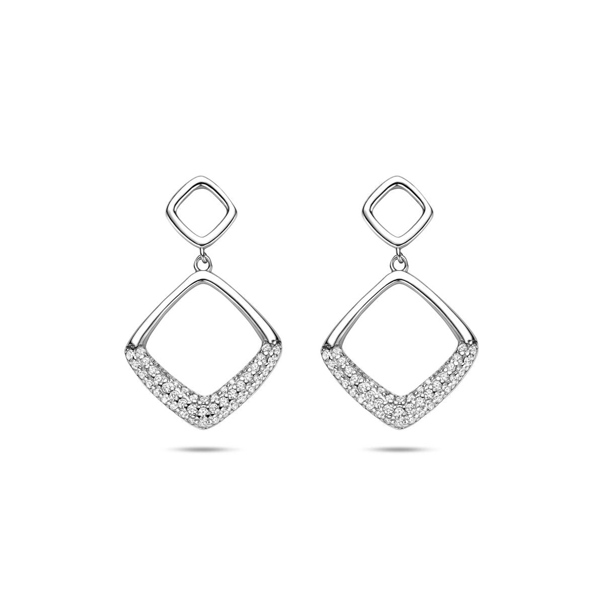 Zilveren oorhangers van gerhodineerd 925 zilver met een vierkante en ruitvormige hanger, bezet met zirkonia.