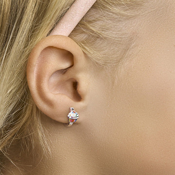 Gerhodineerd Zilveren Kinder Oorringen met Cupcake in Emaille