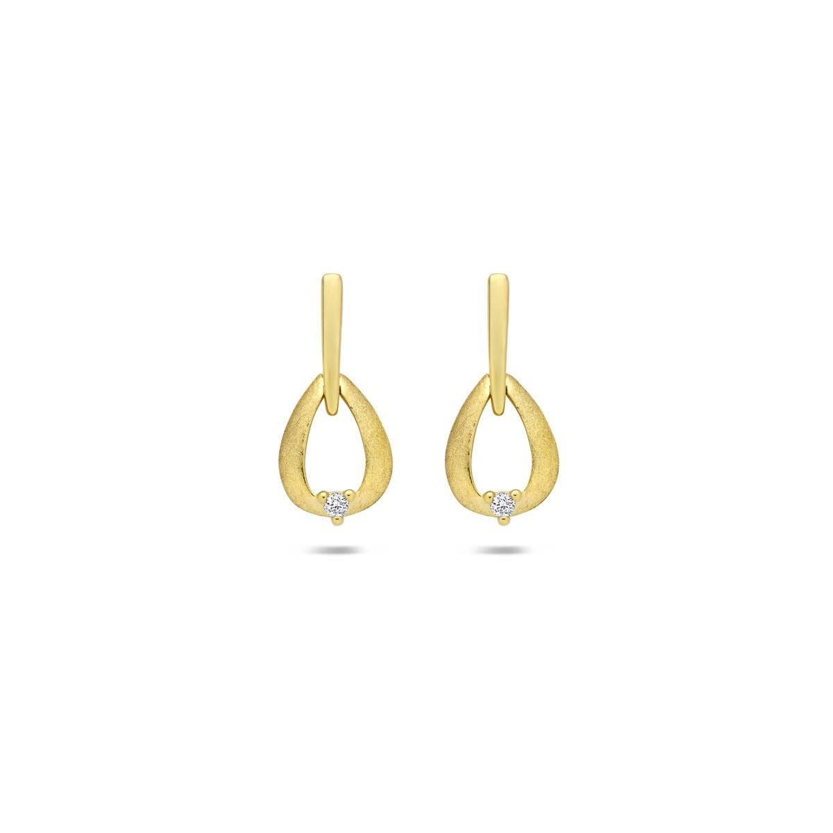 Geelgouden oorhangers met een matte afwerking en een kleine diamant in het midden.