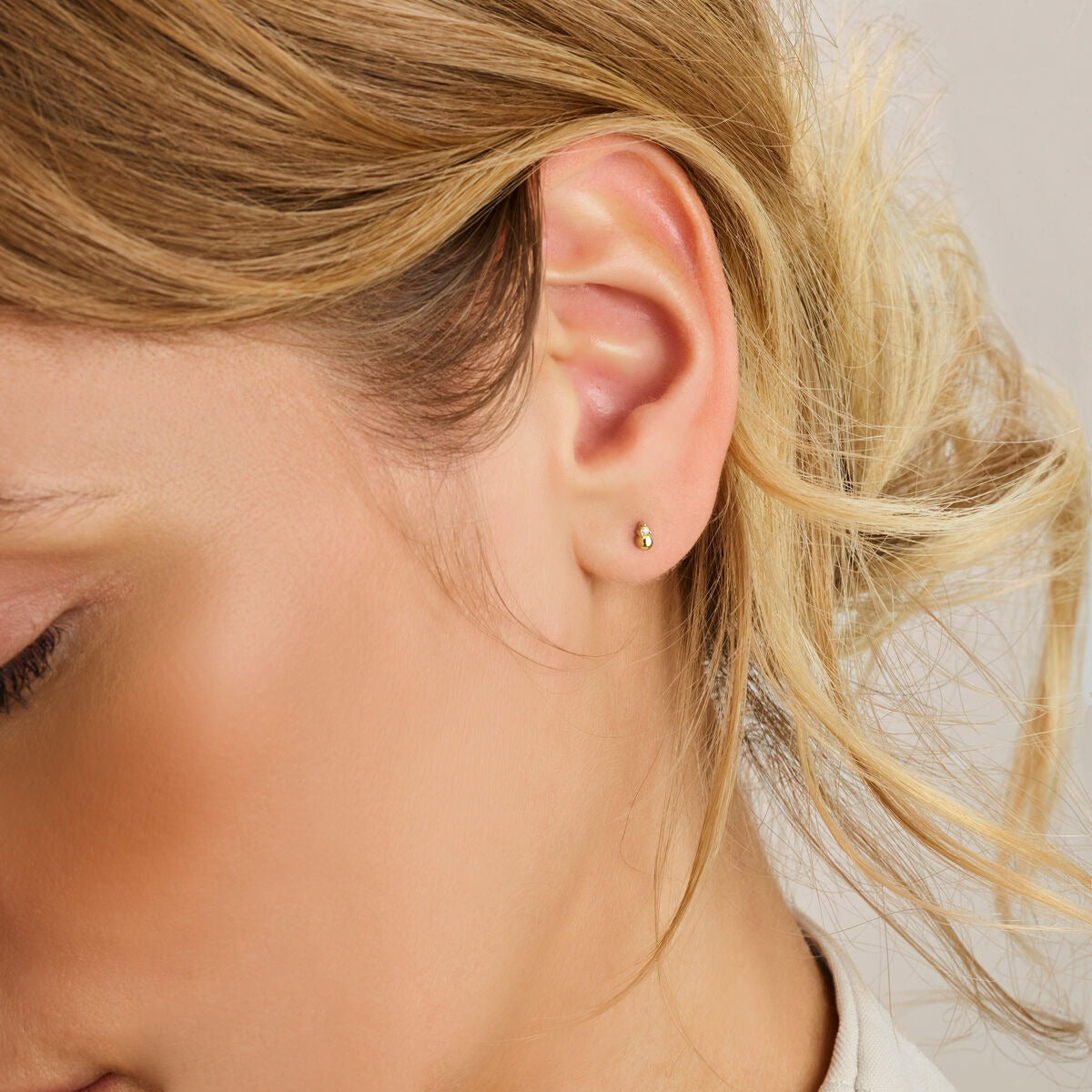 ear stud ball diamond 0.01ct h p1 per piece 14K yellow gold