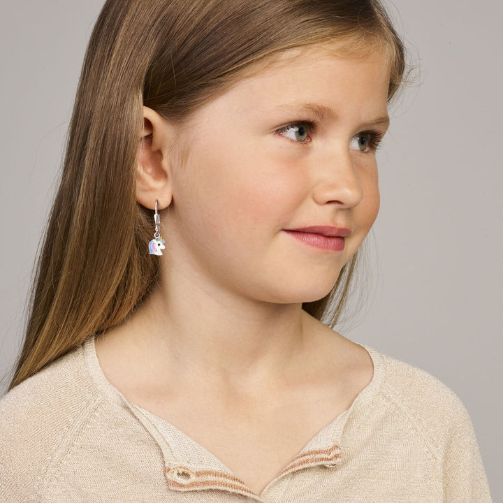 Zilveren kinder oorhangers met emaille paard – gerhodineerd