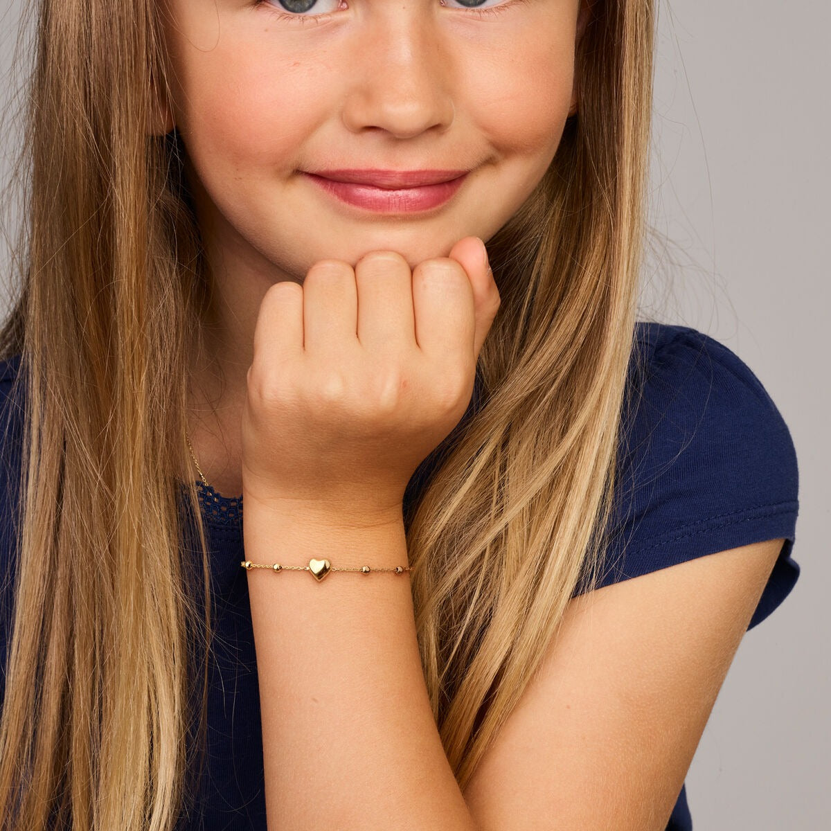 14k geelgouden kinderarmband met hartje en bolletjes