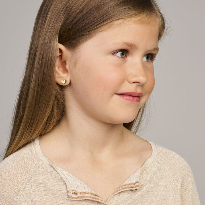 14k geelgouden kinder oorknoppen met hartje en lab grown diamant