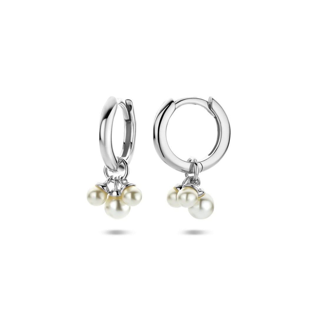 Zilveren oorringen met parels – gerhodineerd