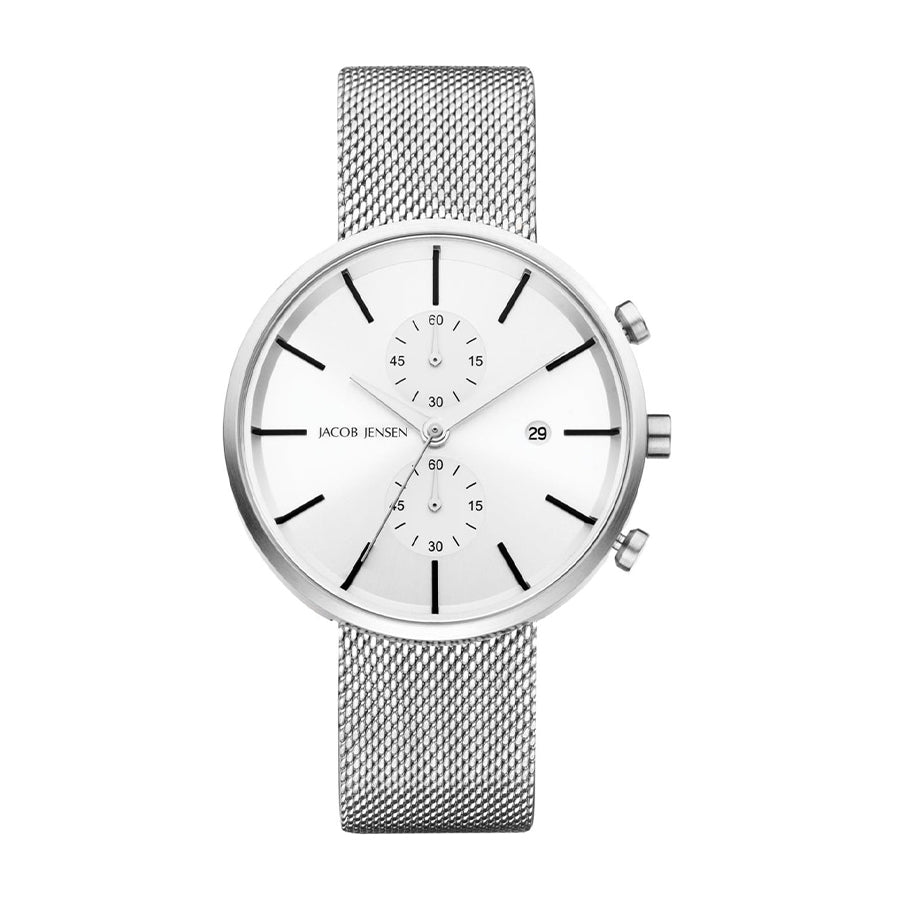 Zilveren horloge met mesh-band, witte wijzerplaat en zwarte indexen.
