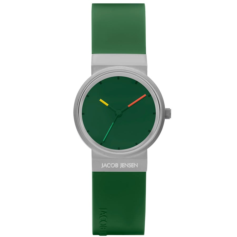 Groen horloge met een ronde wijzerplaat, zilveren kast en groene rubberen band, met gele, rode en groene wijzers.