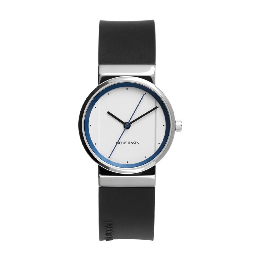 Zilveren horloge met witte wijzerplaat, blauwe accenten en zwarte rubberen band.