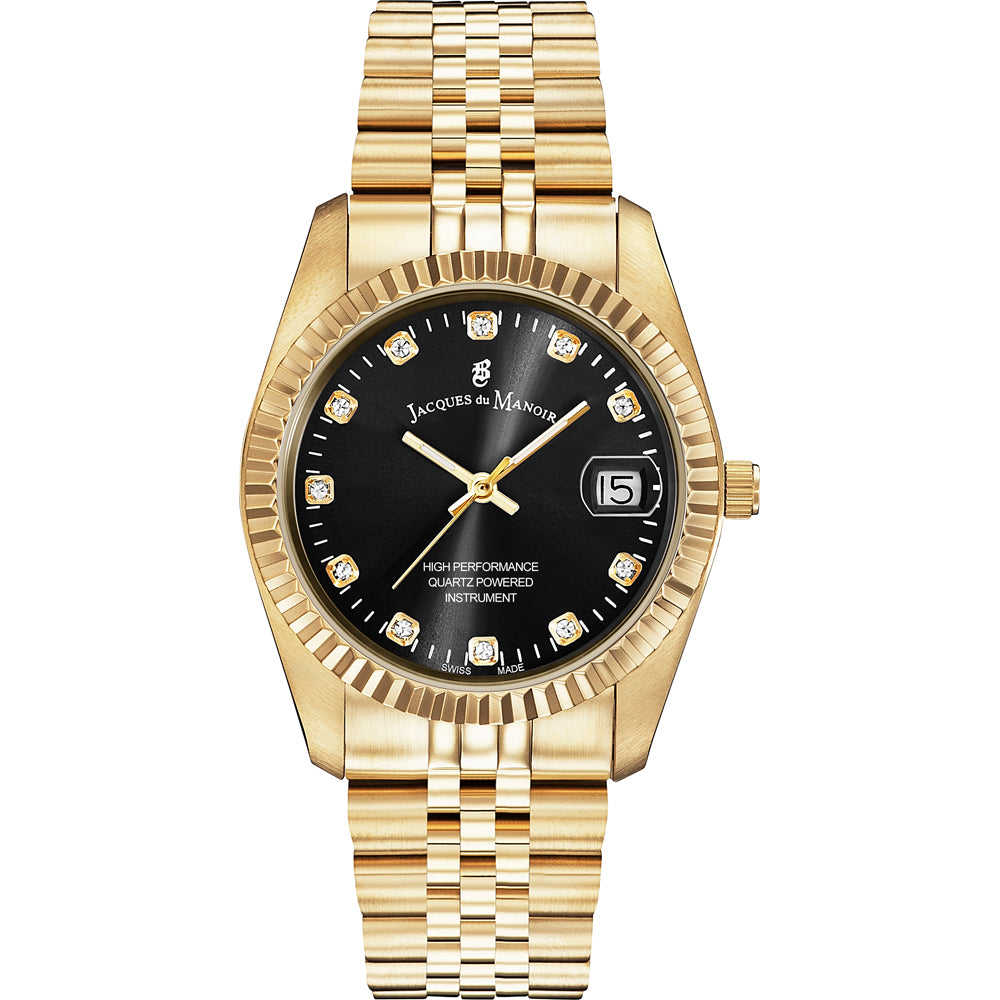 Gouden horloge met zwarte wijzerplaat, diamantaccenten en een schakelband.