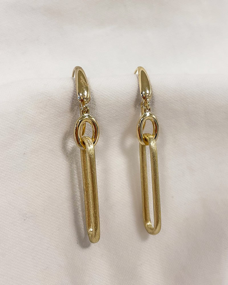 Opvallende Geelgouden Oorhangers met Gematteerd Gouden Elementen – 14-Karaat Luxe voor Dames