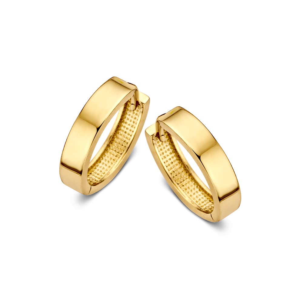 Geelgouden oorringen van 14 karaat met een subtiel design en een binnenmaat van 12 x 10 mm.