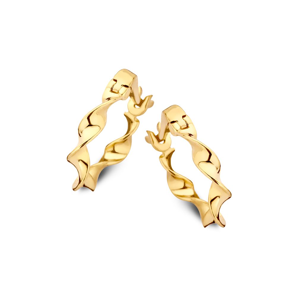 Geelgouden oorringen met een gedraaid design en een glanzende afwerking.