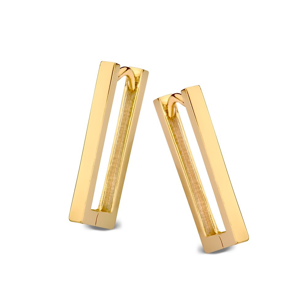 Geelgouden oorringen met strak rechthoekig design en een glanzende afwerking.
