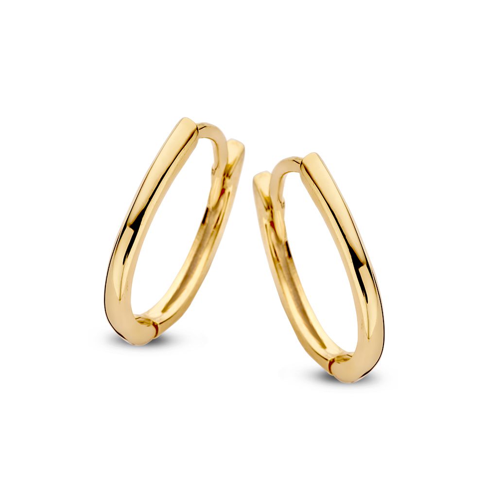Geelgouden oorringen in een elegante ovale vorm met een glanzende afwerking.