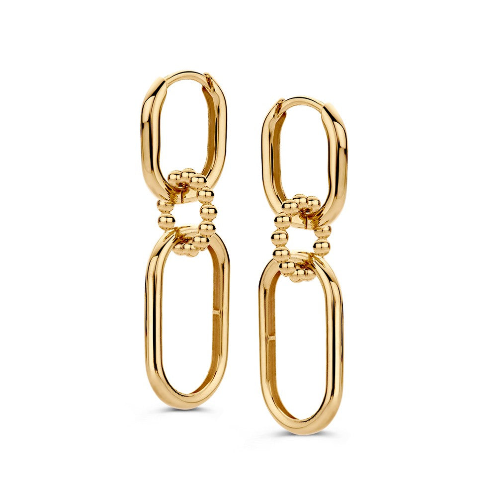 Geelgouden oorringen met schakelelementen en een stoere, elegante uitstraling.