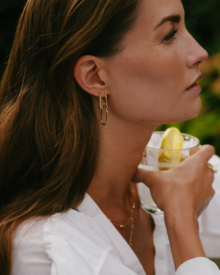 Opvallende Geelgouden Oorringen met Schakelelementen – Stoere Elegant