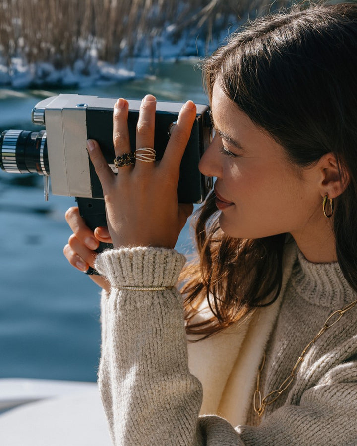 Opvallende Geelgouden Oorringen met Speelse Twist – 14 Karaat Goud