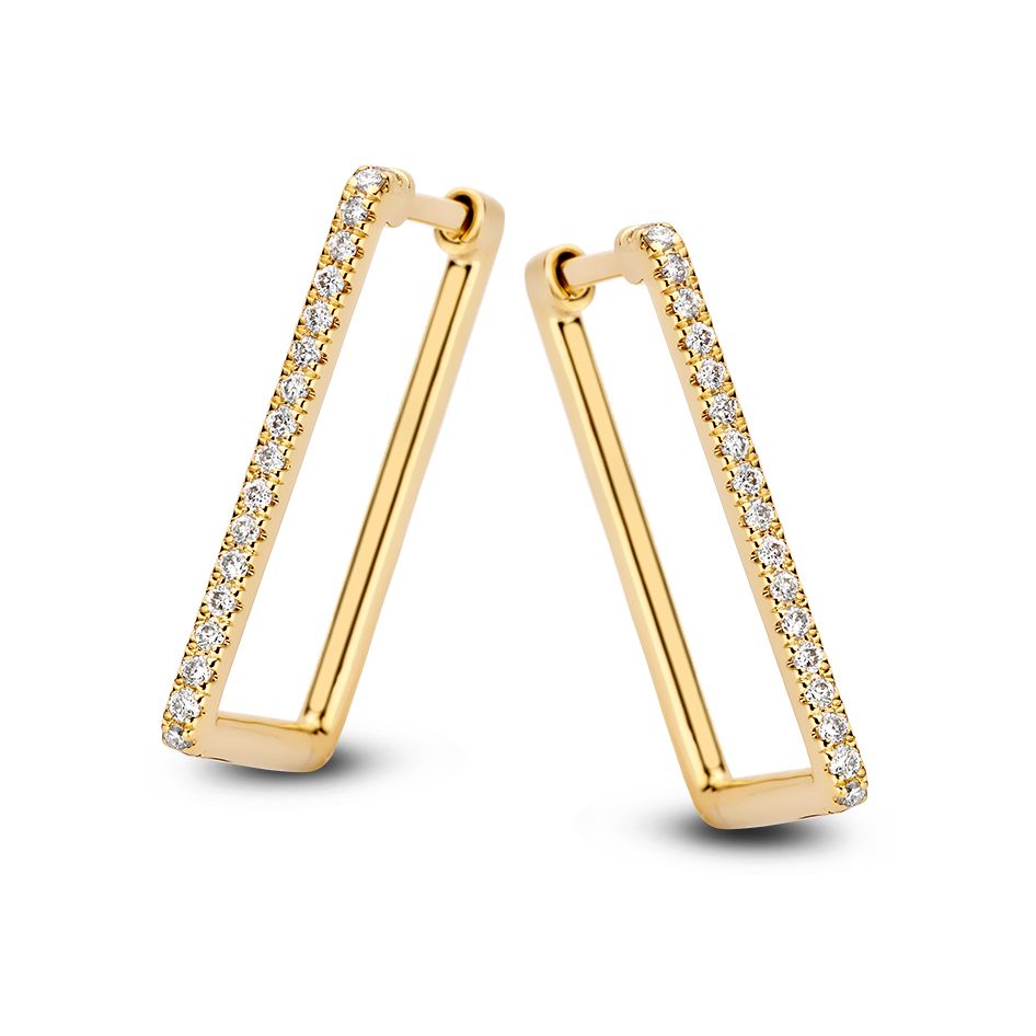Geelgouden oorringen in strak, rechthoekig design met een rij van kleine diamanten.
