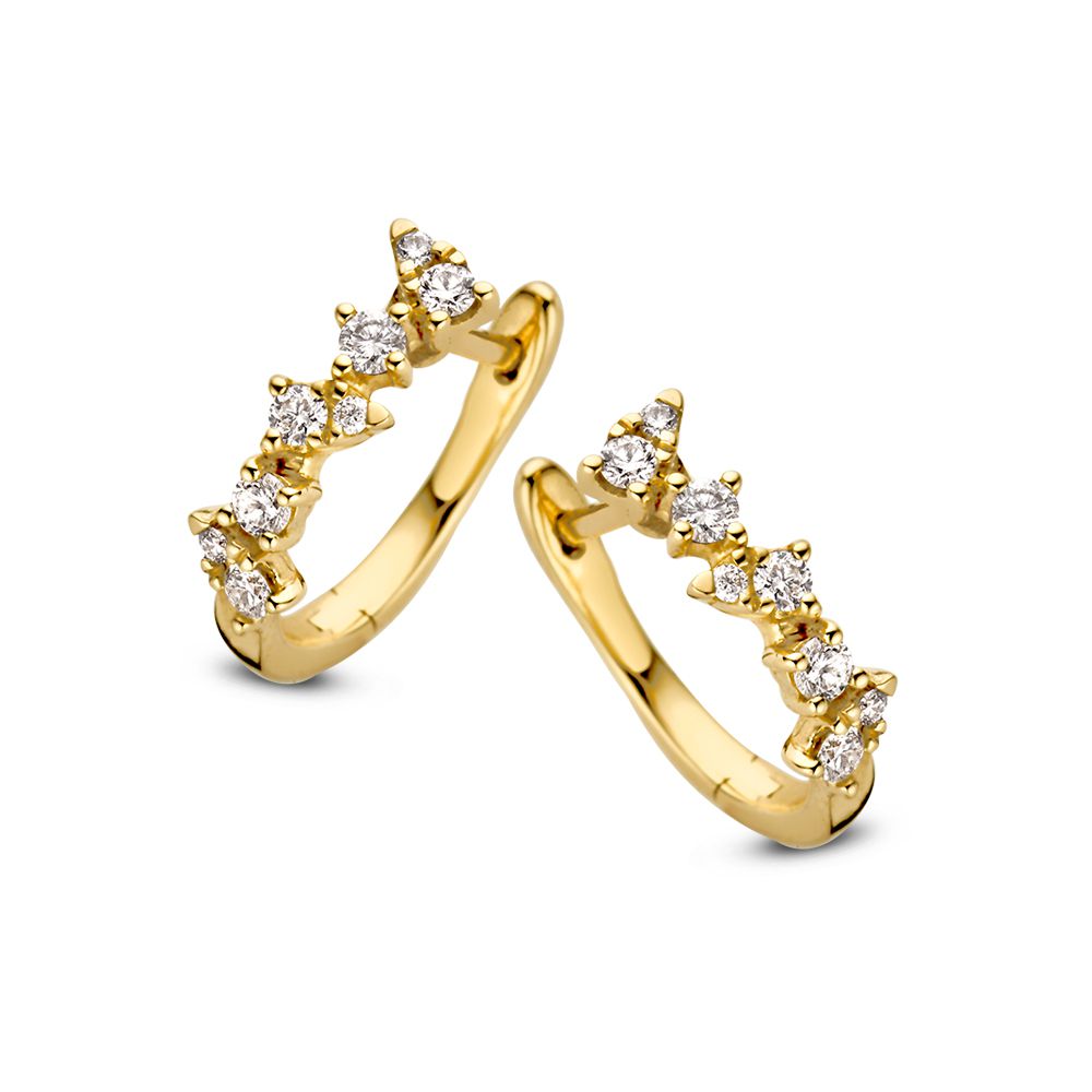 Geelgouden oorringen met vijf sprankelende diamanten, in een elegante, golvende vorm.