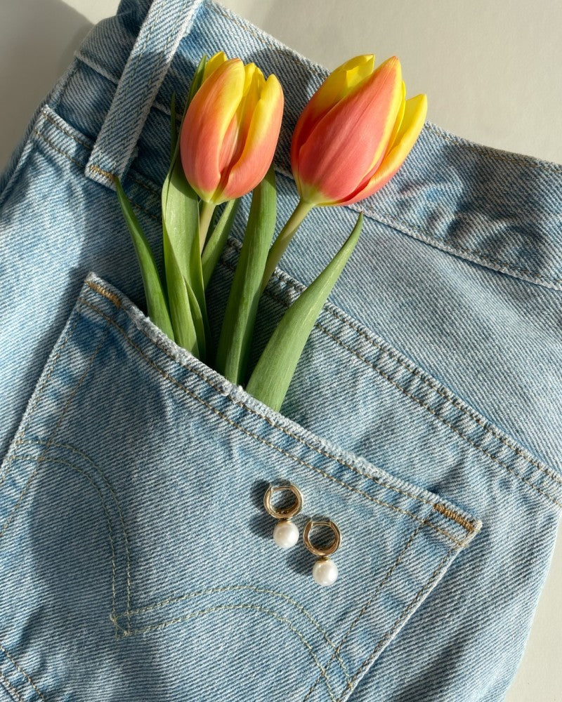 Elegante Geelgouden Oorringen met Ronde Parels