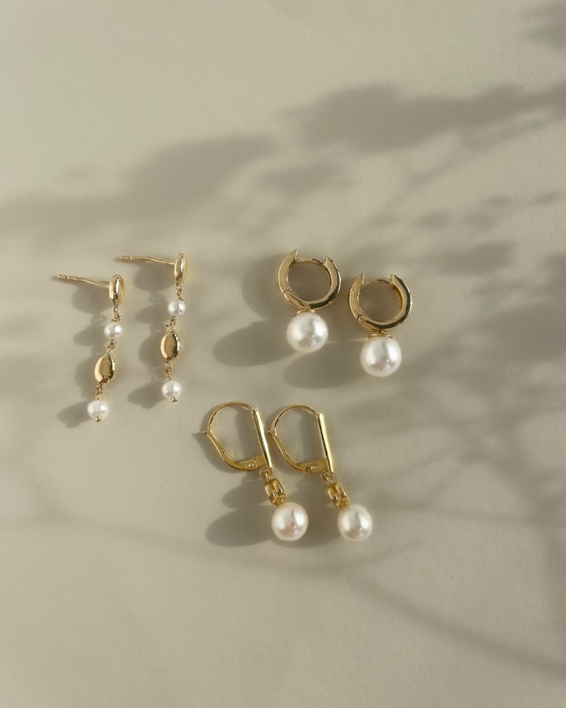 Elegante Geelgouden Oorringen met Ronde Parels