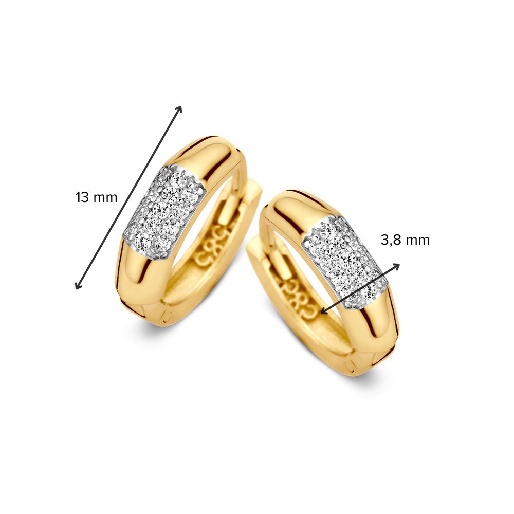 Strakke Geelgouden Oorringen met Zirkonia's in Pavézetting – Moderne Elegantie