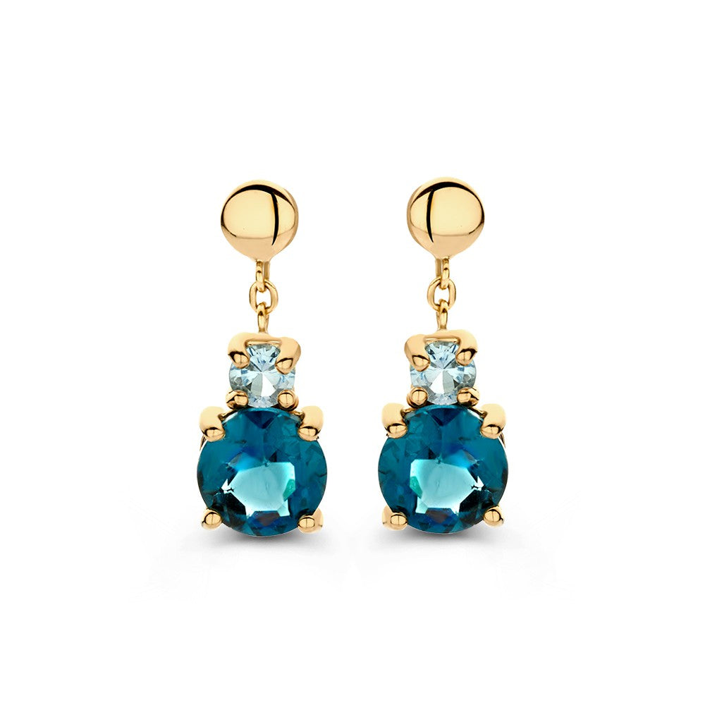 Gele gouden oorstekers met een grote London Blue topaas en twee kleinere blauwe topazen.