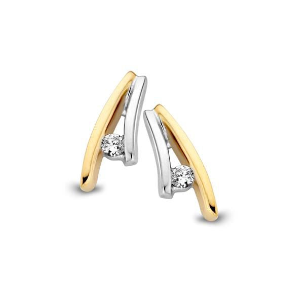 Bicolor gouden oorstekers met een glanzende afwerking en twee diamanten van 0.06 crt.