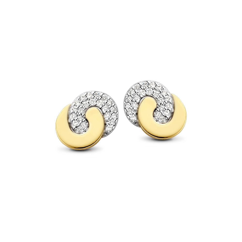 Bicolor gouden oorstekers met een golvend ontwerp, geel en wit goud, versierd met diamanten.