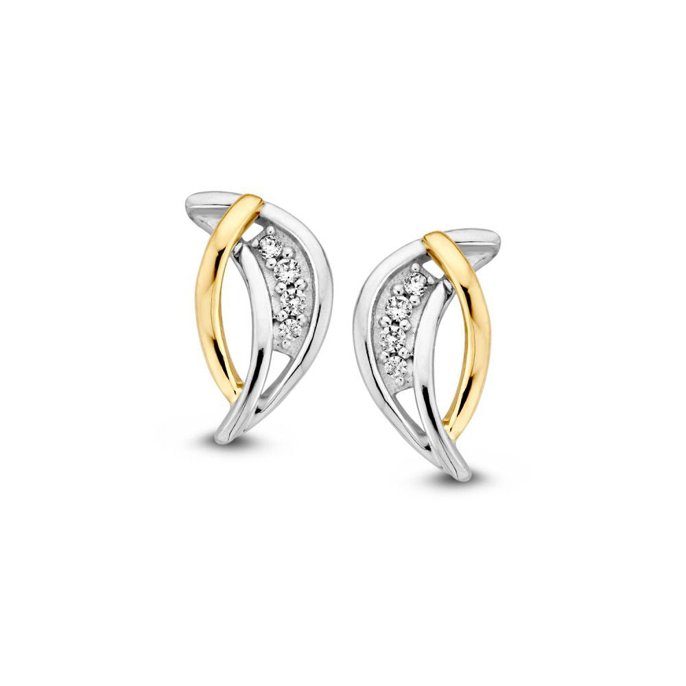 Bicolor 14k gouden oorbellen met witte zirconia, 12mm studs in een moderne, golvende vorm.