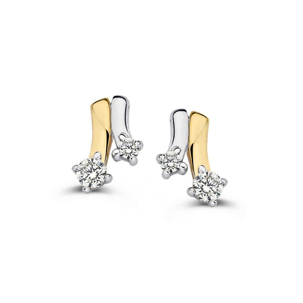 Bicolor oorstekers van 14K wit- en geelgoud met zirkonia, 8.5mm, met een moderne, gebogen vorm.