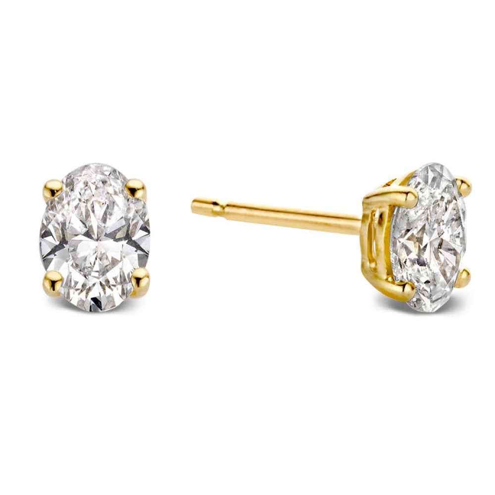 Geelgouden oorstekers met twee ovale diamanten van samen 1,00 crt.