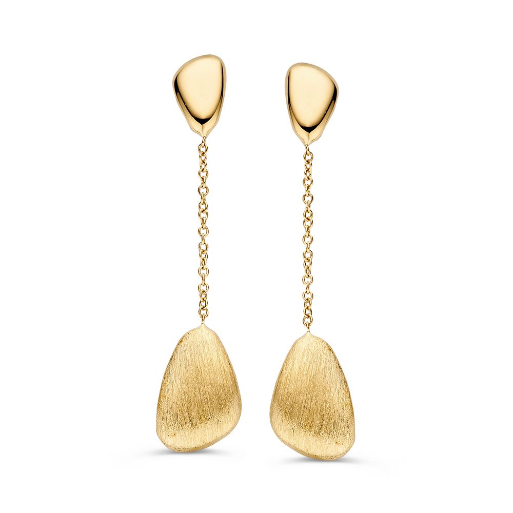 Geelgouden oorhangers met een organische vorm, hangend aan een ketting, in 14 karaat goud met een matte afwerking.