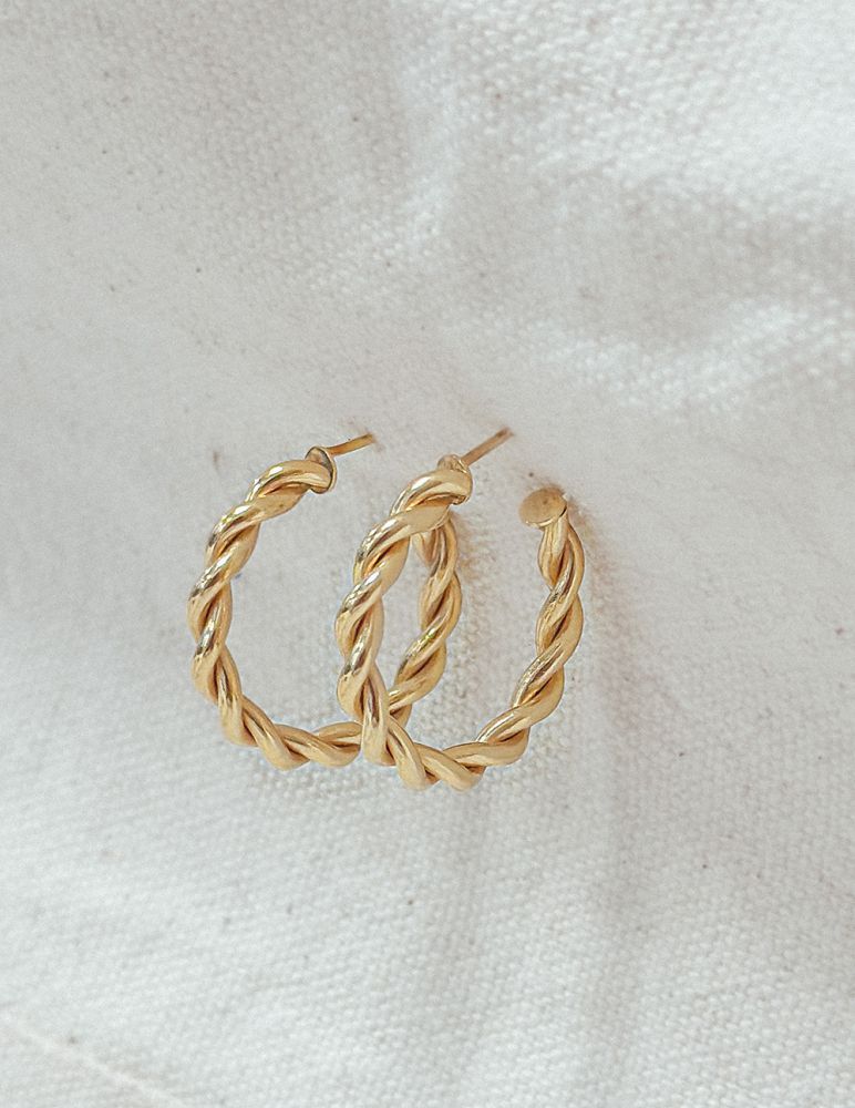 Geelgouden Oorringen met Gedraaide Band in 14 Karaat Goud