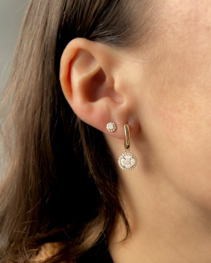 Geelgouden Oorstekers in Entourage Zetting met Diamant van 0,17 crt