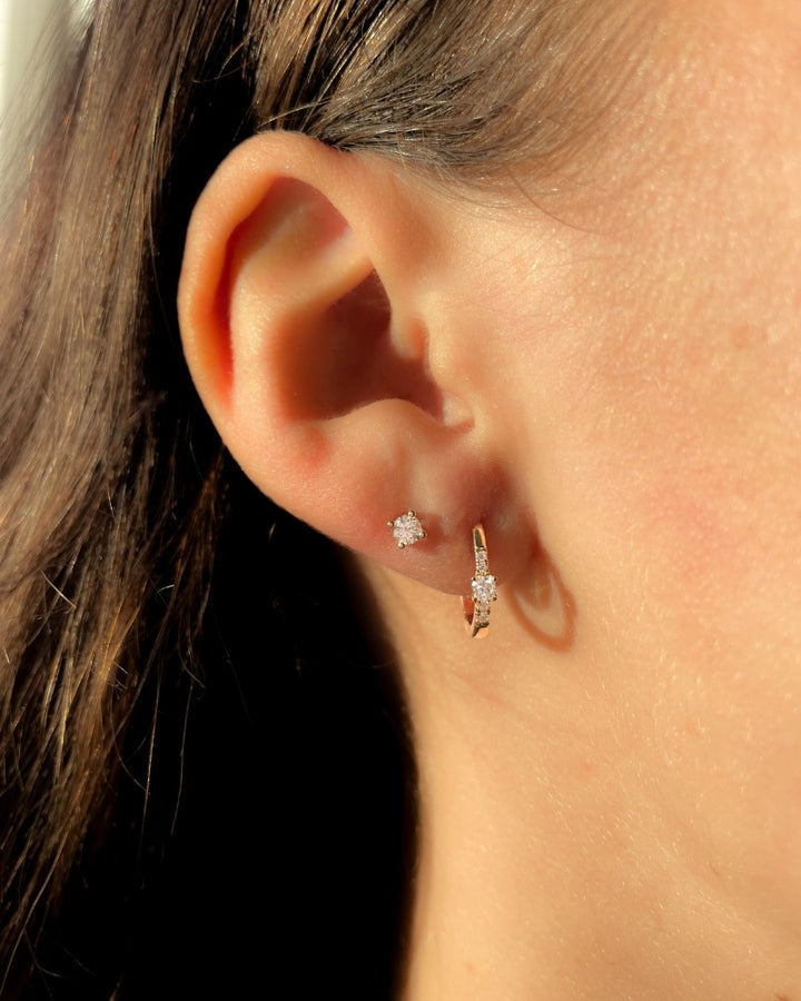 Geelgouden Solitair Oorknoppen met 2 Diamanten van 0,10 crt. – Verfijnd en Tijdloos