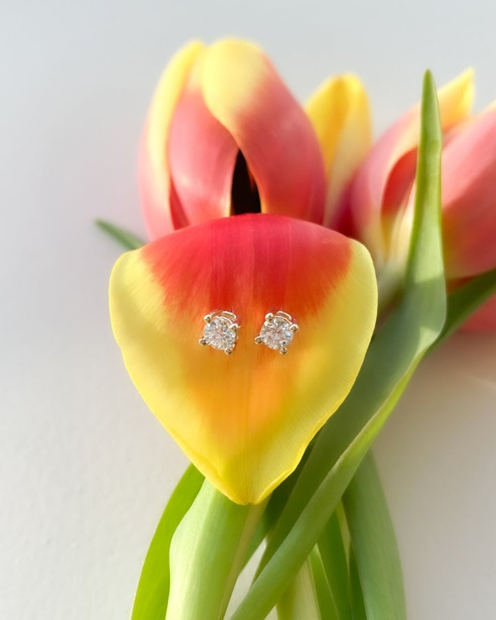 Geelgouden Solitair Oorknoppen met 2 Diamanten van 0,16 crt.