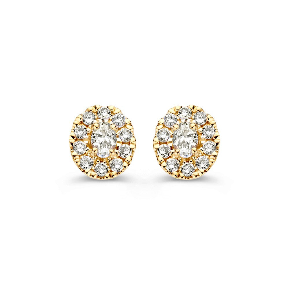 Geelgouden oorbellen met een ovale diamant in het midden, omringd door een halo van kleinere diamanten.
