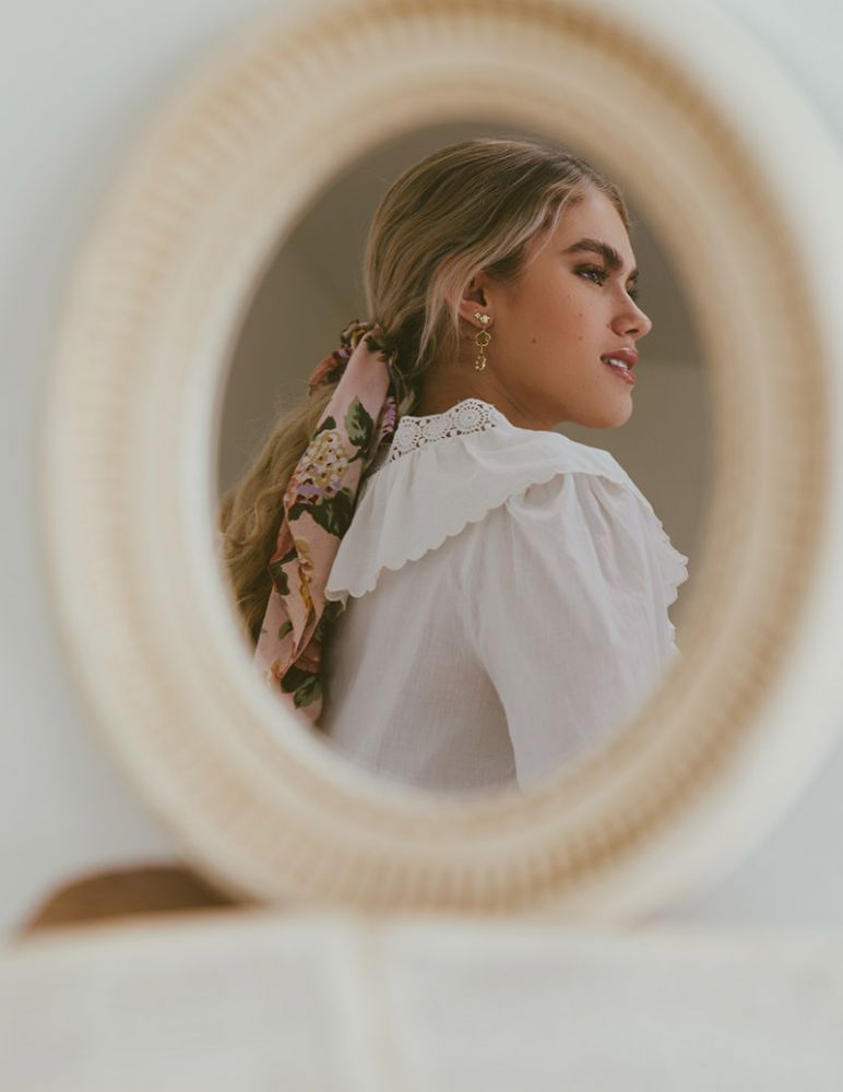 Geelgouden Oorstekers met Groene Kwarts Bloemvorm Hanger – Elegante Oorbellen