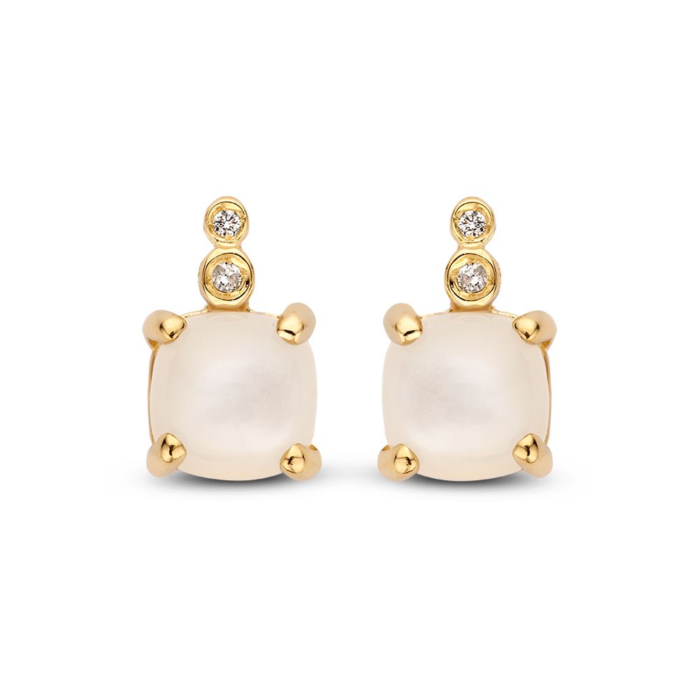 Oorsieraden van 14 karaat geelgoud met een vierkante maansteen en twee kleine diamanten bovenop.