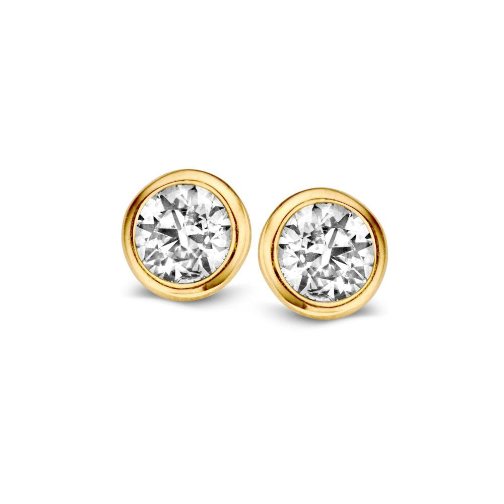 Gele gouden oorbellen met ronde witte zirkonia, eenvoudig en tijdloos ontwerp.