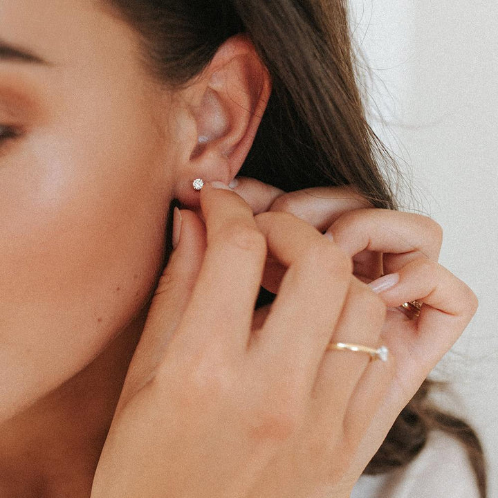 Oorstekers Olivia 0,30 crt. witgoud