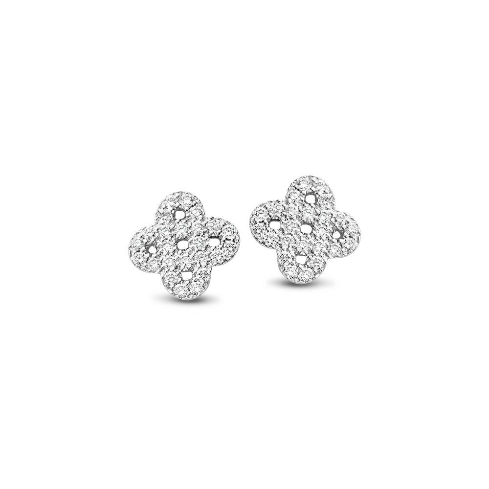 Witgouden oorstekers in de vorm van een bloem, bezet met kleine briljanten van 0.14 ct.