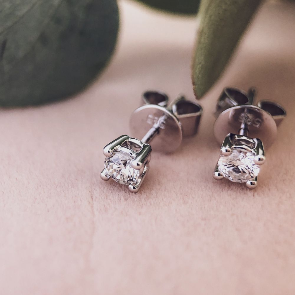 Witgouden 14 Karaat Solitair Oorknoppen met 2x 0,10ct Briljant Diamanten