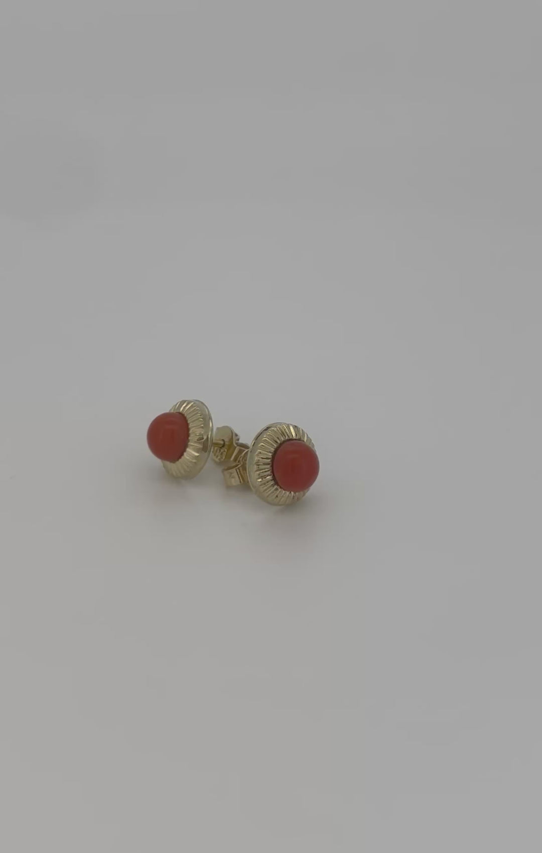 vintage gouden oorbellen 14k bloedkoraal 1.2gr