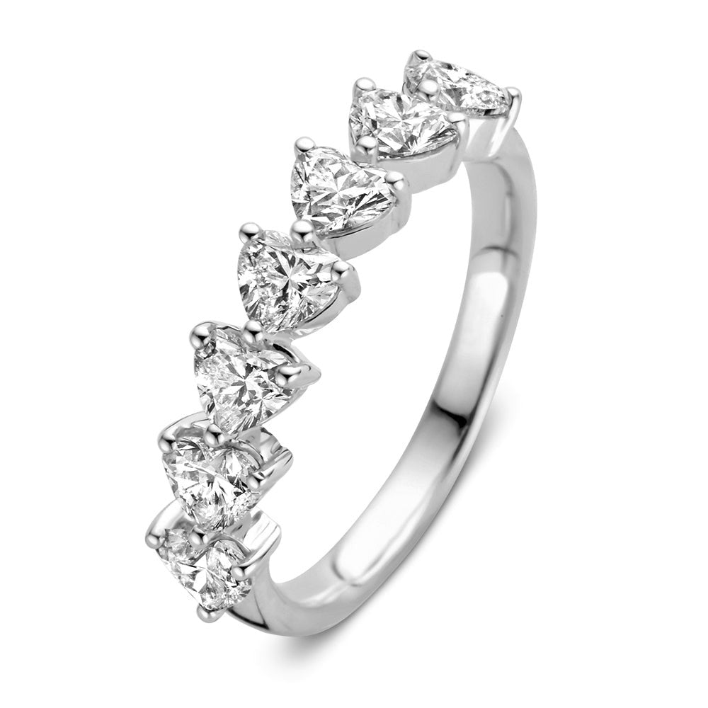 Witgouden ring met vijf heldere, driehoekige diamanten in een rij.