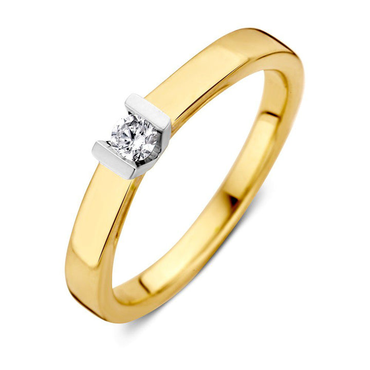 Een 14kt gouden ring van Excellent Jewelry met een 0.10ct briljant geslepen diamant, elegant verwerkt in een moderne zetting.